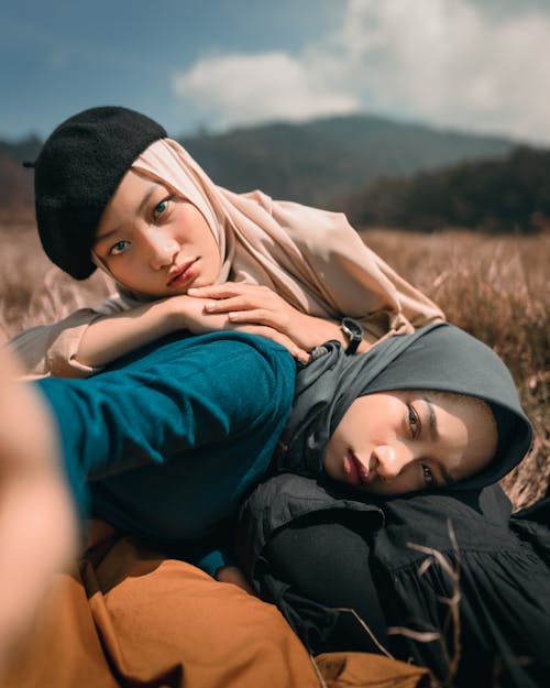 Free Asian Models In The Field Stock Photo