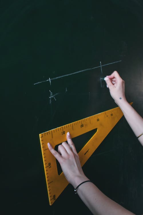 Personne Résolvant La Distance Des Points