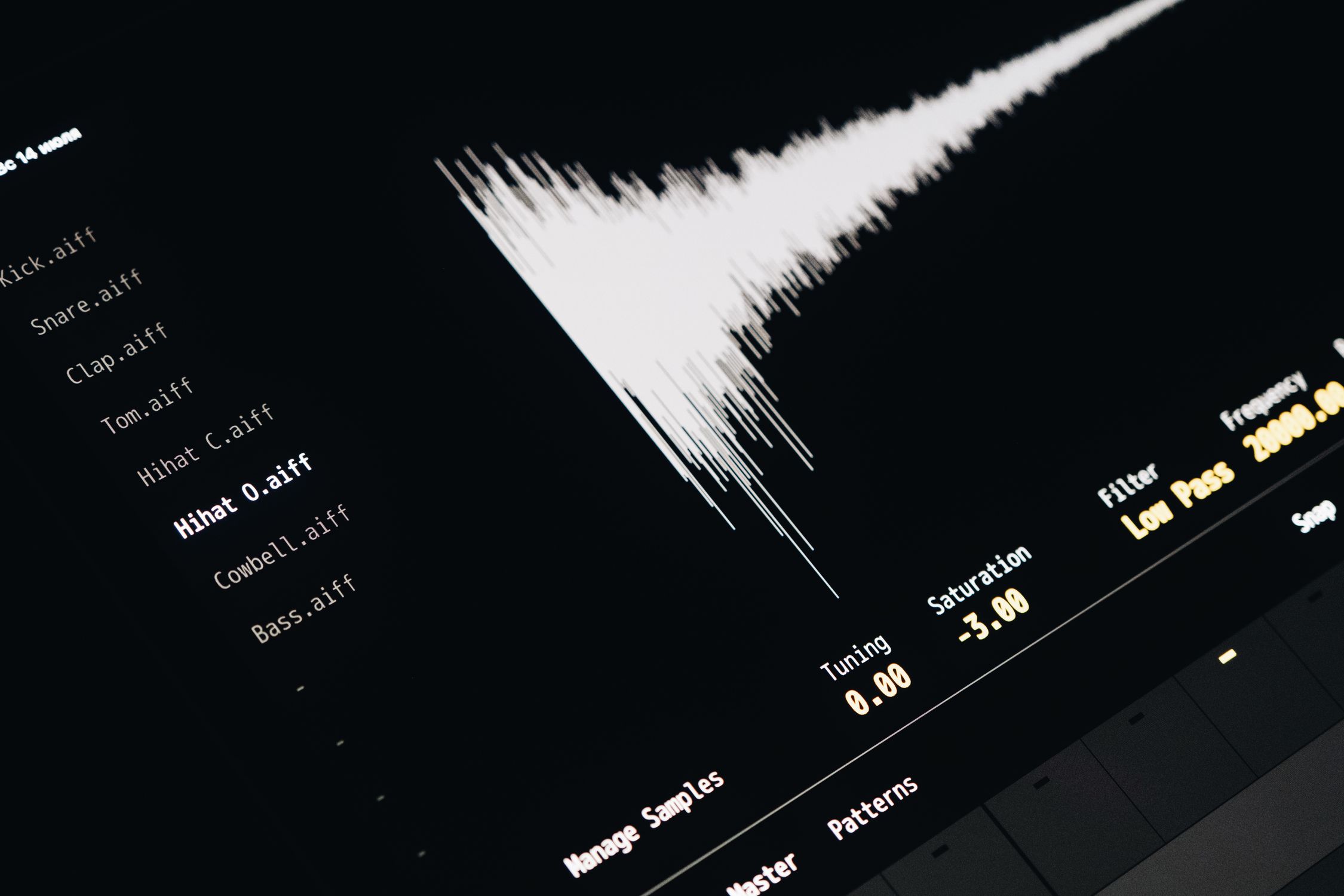 Wavemark Computer A computer screen showing a waveform of sound · Free Stock Photo