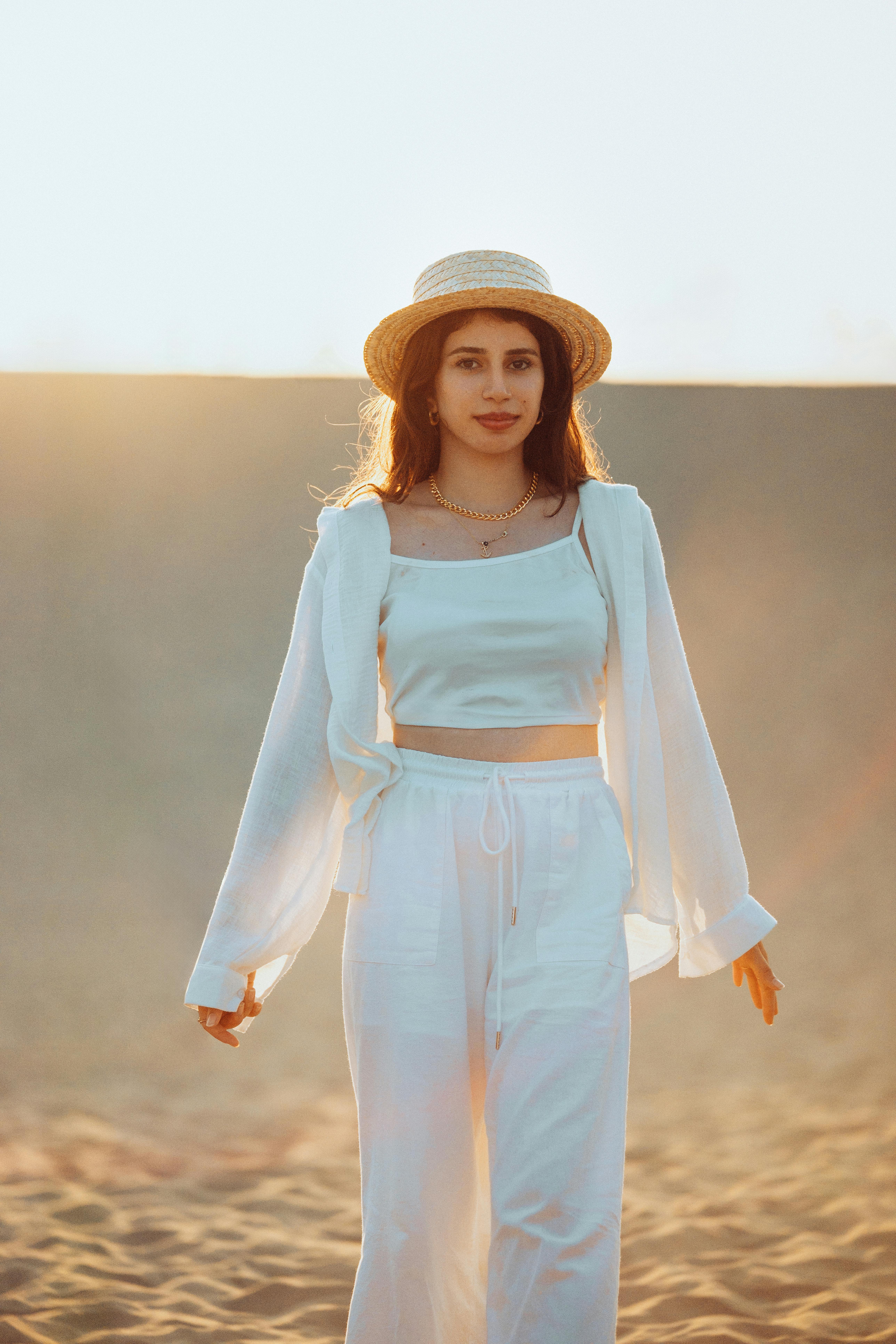 бесплатная Бесплатное стоковое фото с boho, безмятежный, белая одежда Стоковое фото