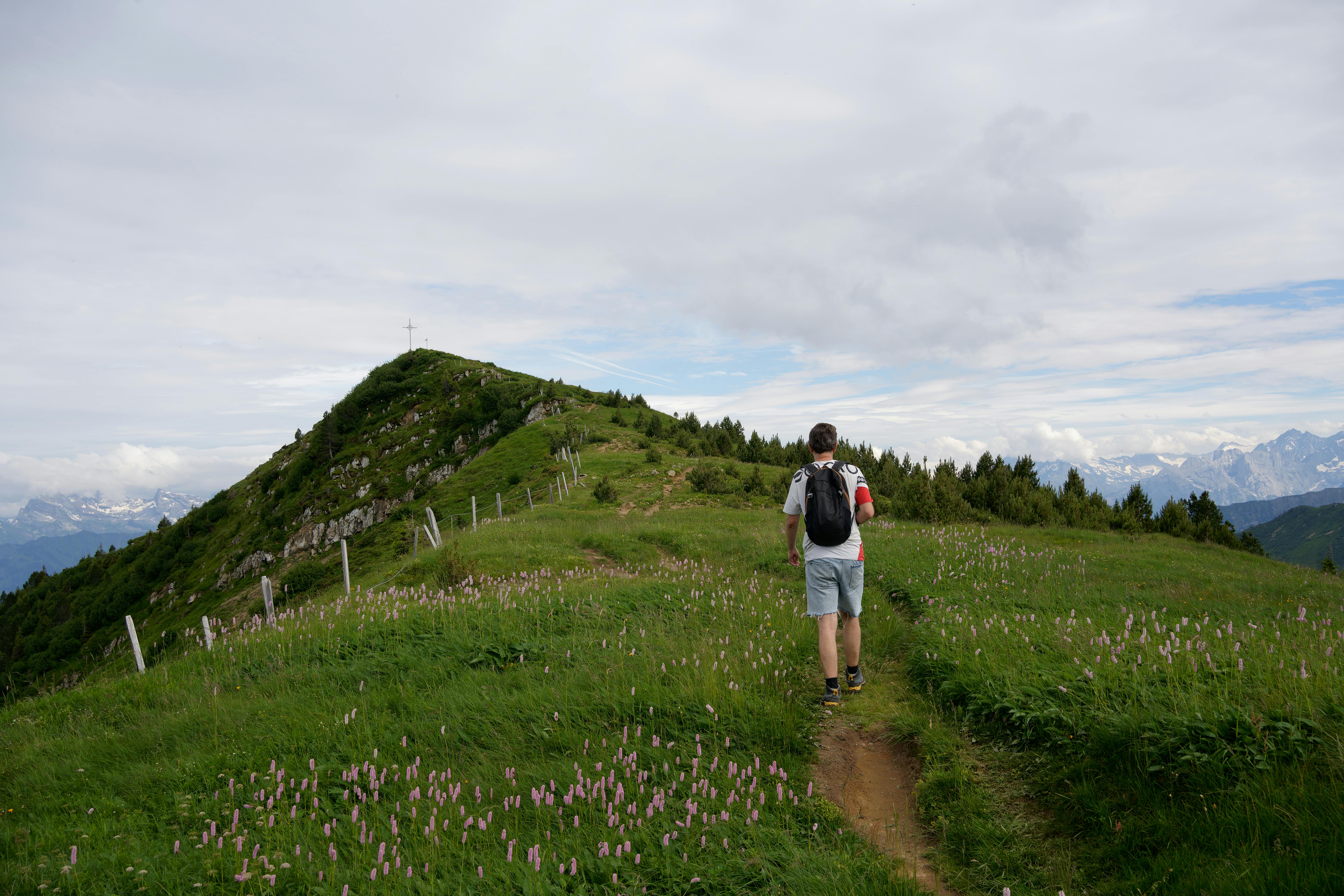 micro niche travel, off‑the‑beaten‑path trips, specialty tourism, niche adventure travel, hidden travel gems, boutique travel