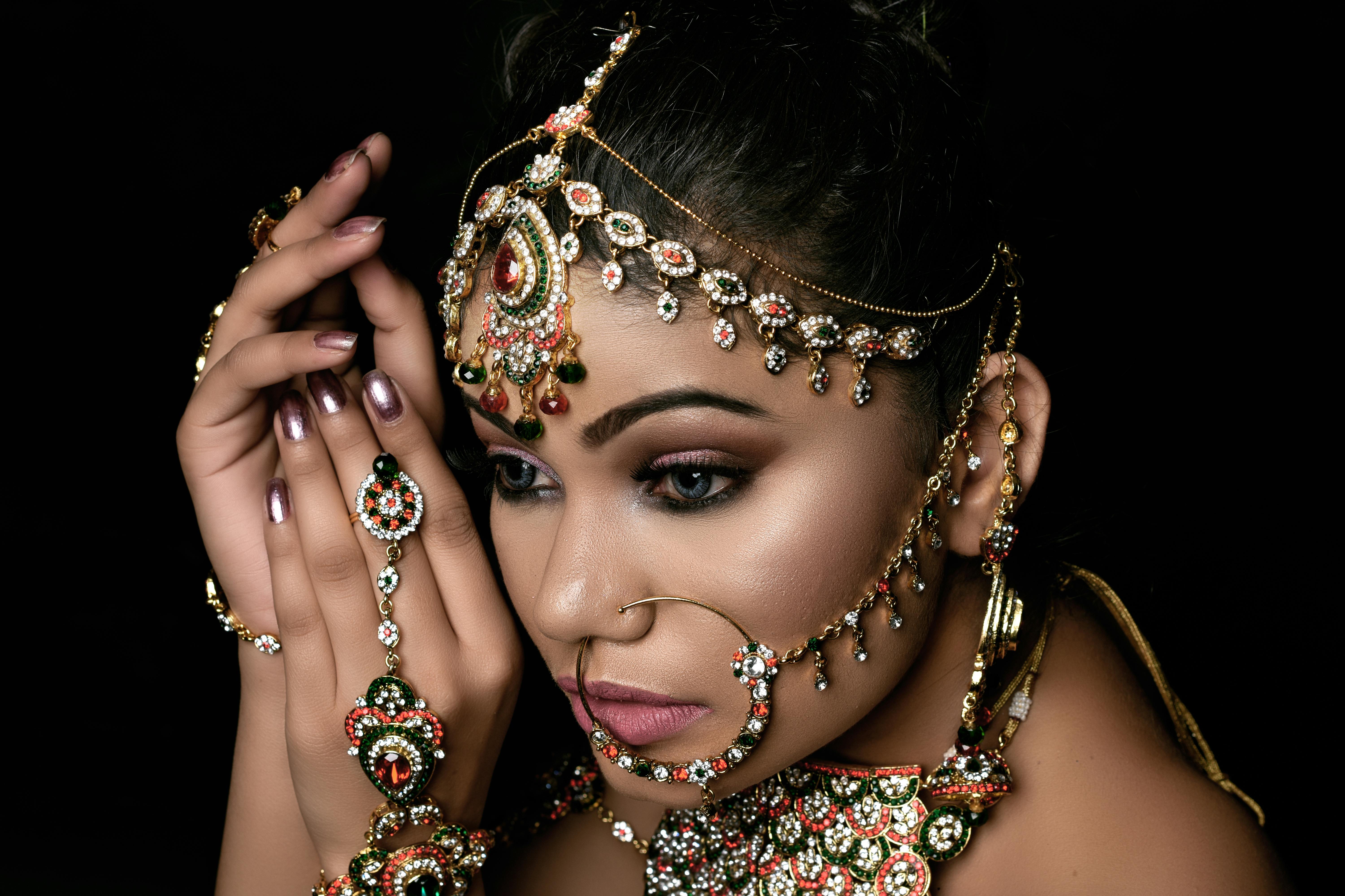 Crystal girdle sleeve stacked with cutdana rows