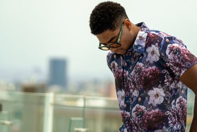 Printed floral button-up shirt — Israyosoy S. on Pexels