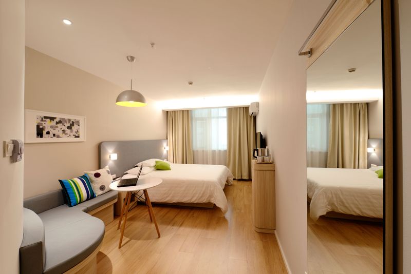 Deluxe Ocean Room