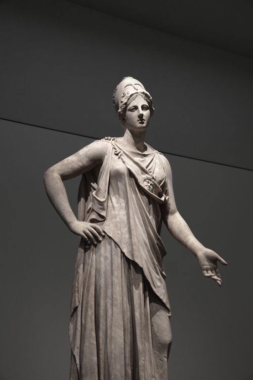 Free Sculpture of a classical figure in Abu Dhabi gallery, captured in detail. Stock Photo