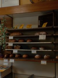 Fresh bread on rustic shelves, photo by Ruxanda Photography on Pexels