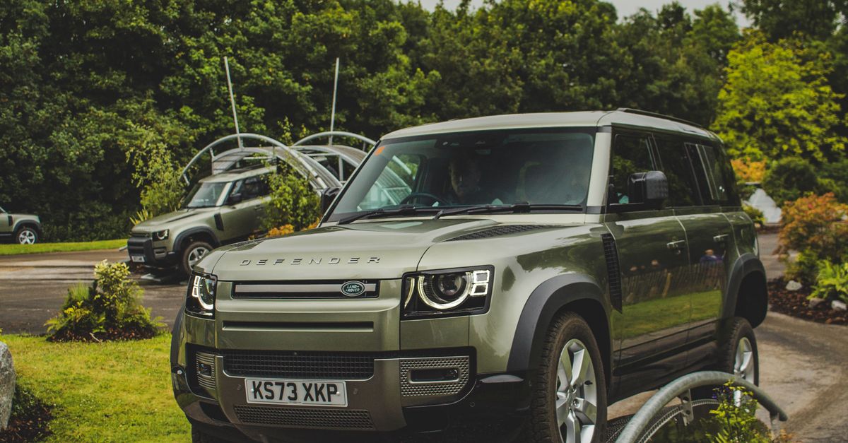 Land rover defender 110 on a ramp · Free Stock Photo