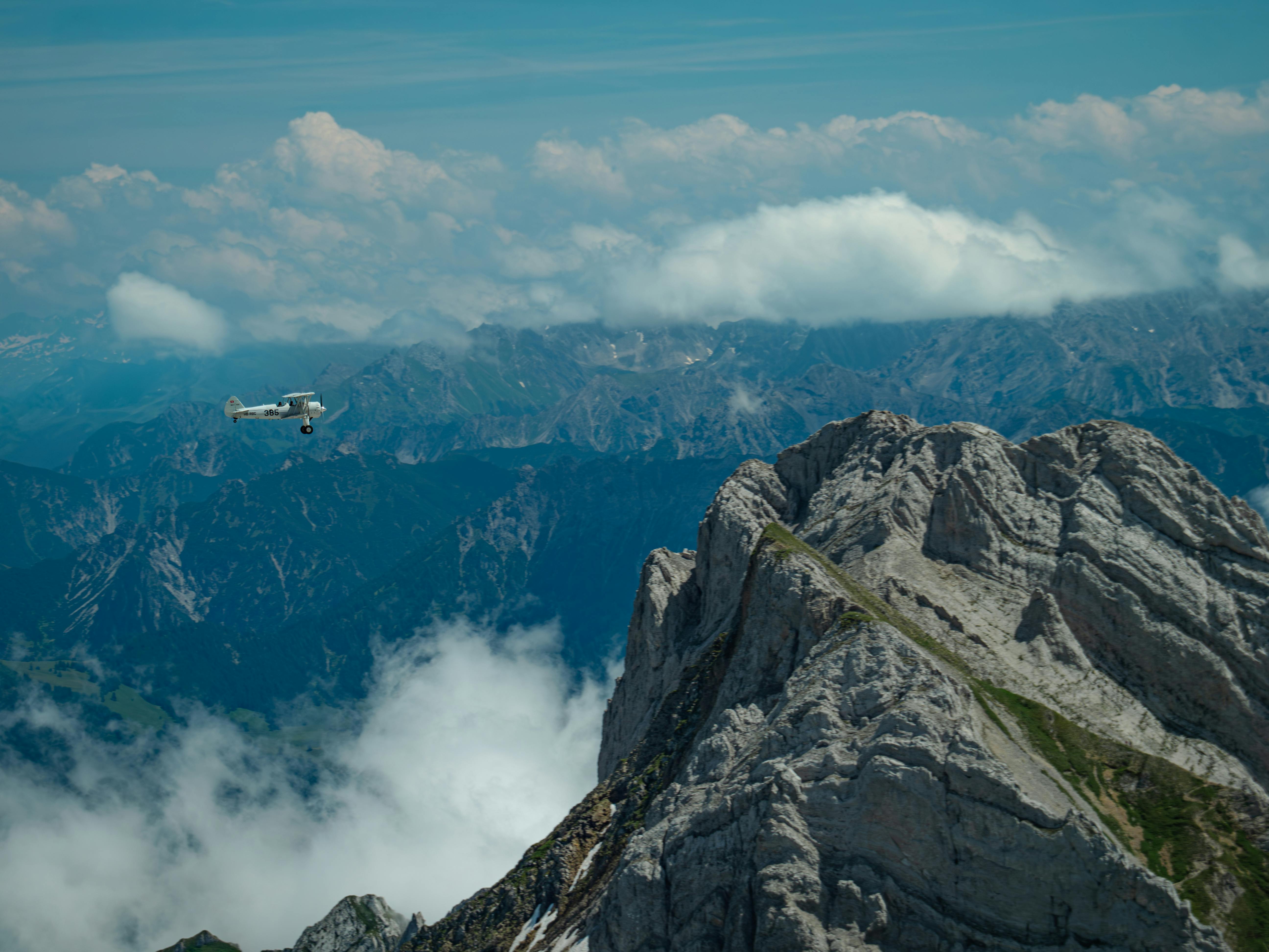 Vertiseit (Q1 Review): Look beyond volatile non-SaaS revenue — Photo by Christopher Politano on Pexels