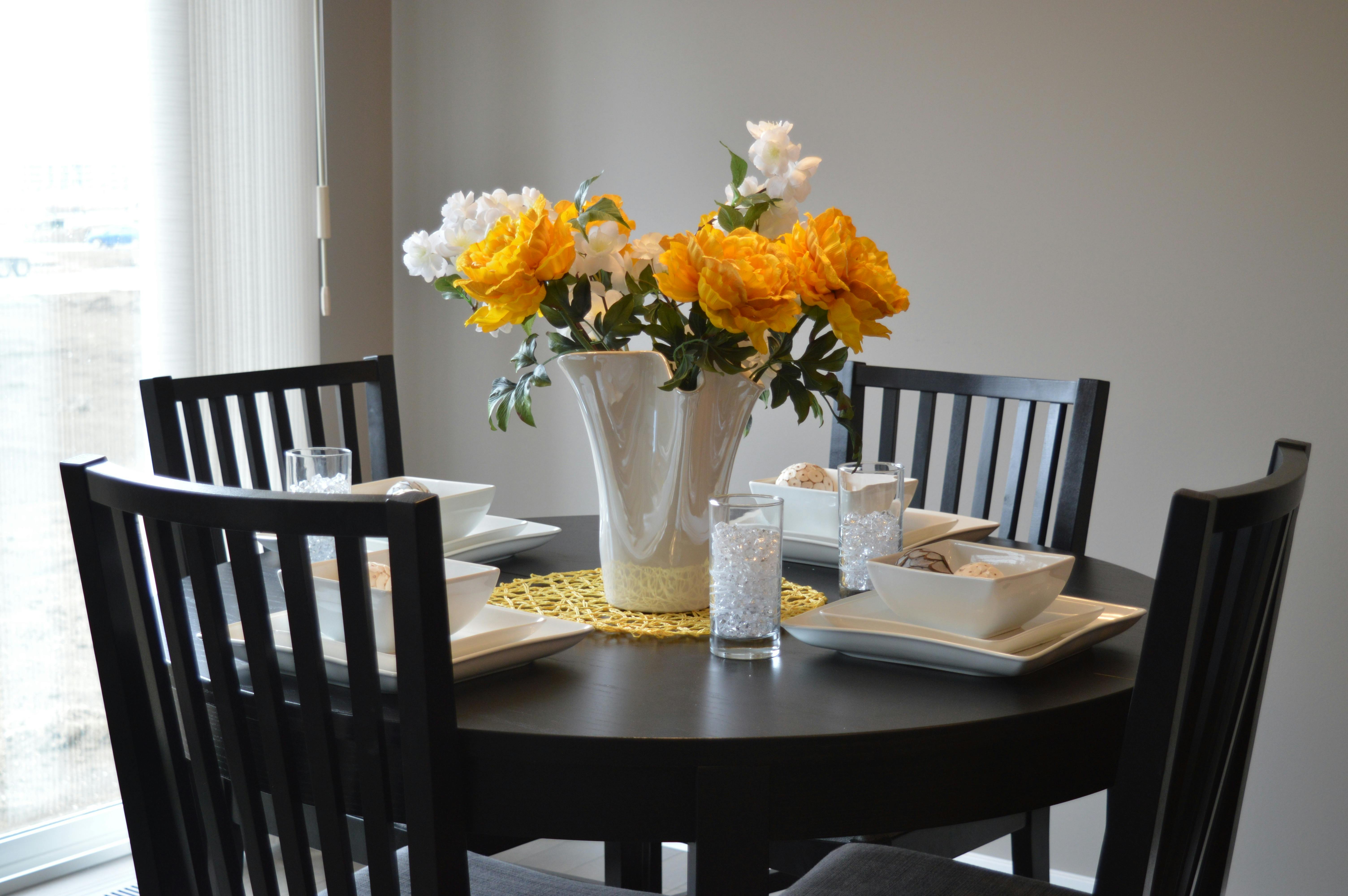 dining room table vases