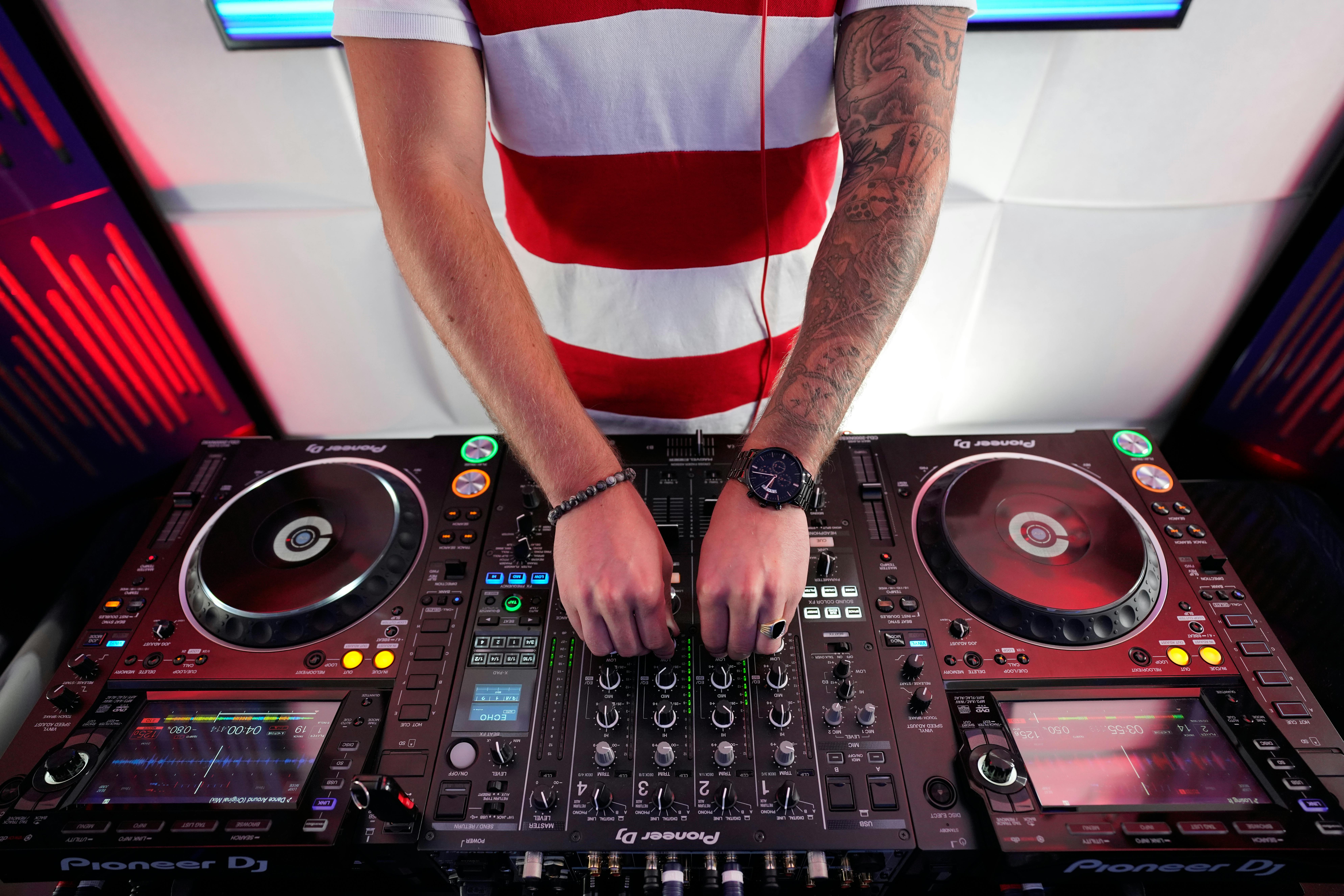 Download Dj wallpapers for mobile phone free Dj HD pictures
