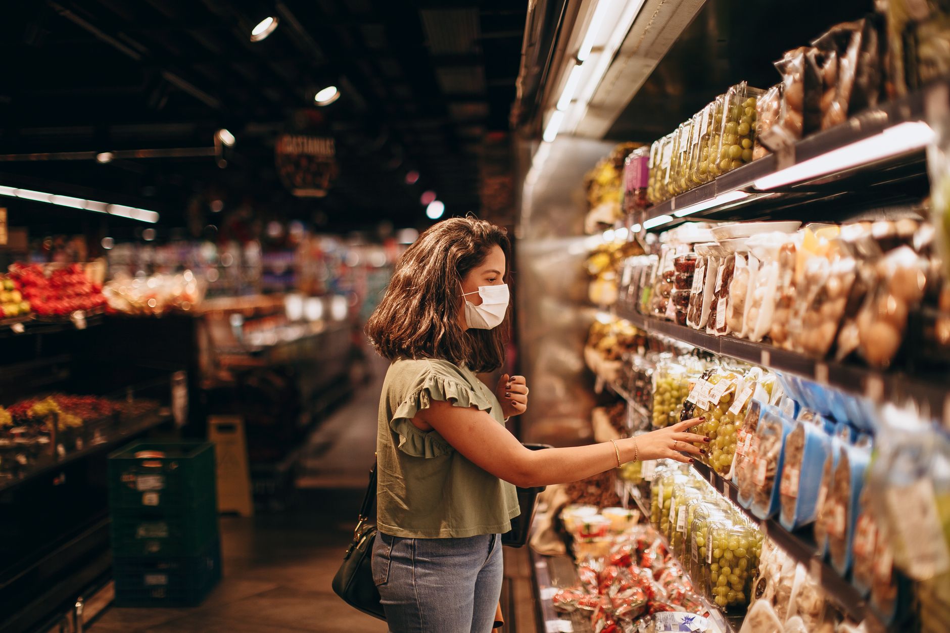 Bán hàng qua GrabMart, ShopeeFood, Gojek: Cơ hội và thách thức cho tiệm tạp hóa năm 2026
