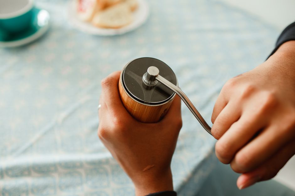 The hand grinder vs electric grinder decision comes down to effort rather than durability, since a manual grinder has no motor, bushings, or gears to burn out.