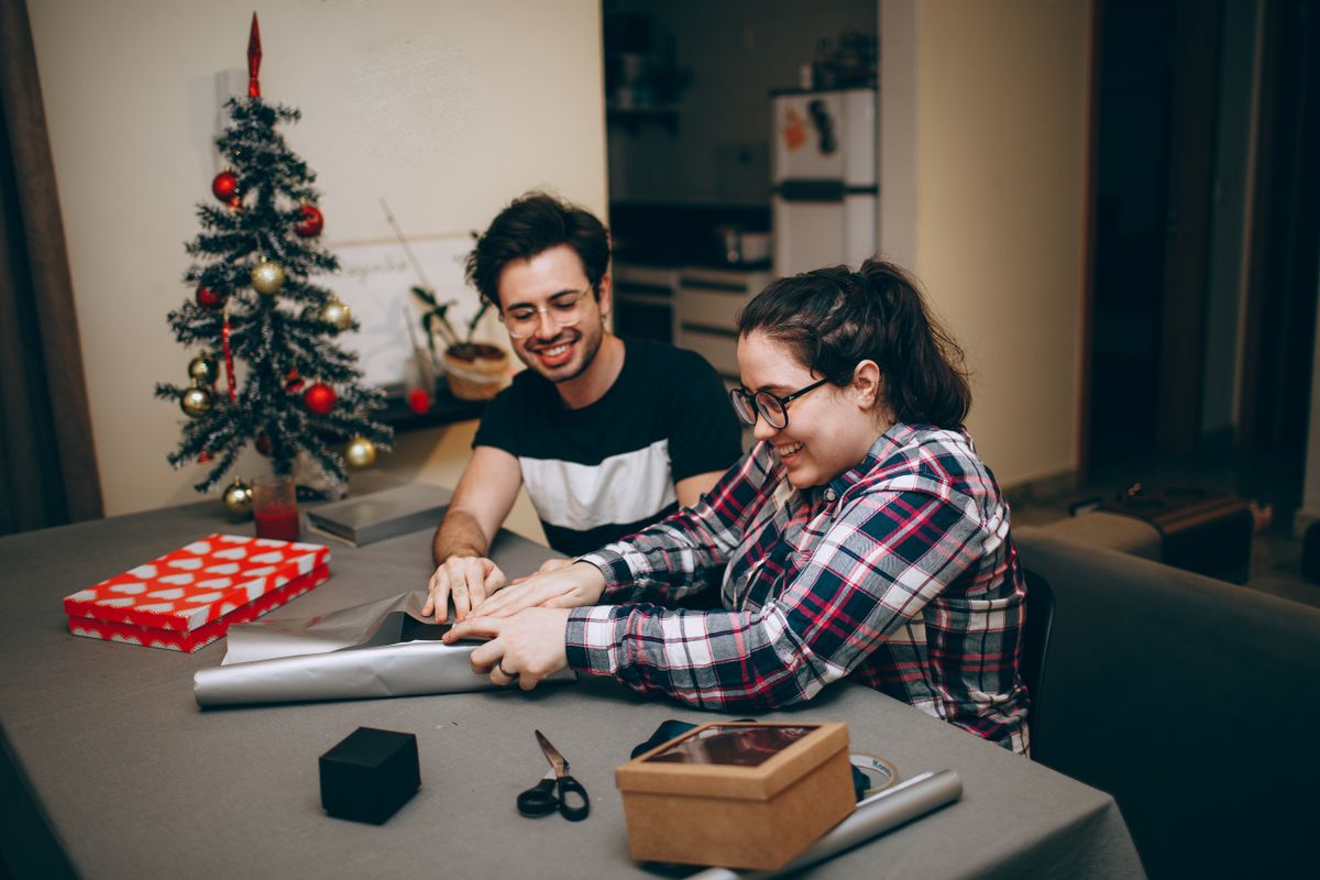 Sfeerbeeld bij kerstcadeaus zonder cadeaustress: zo spreek je budget en verwachtingen af