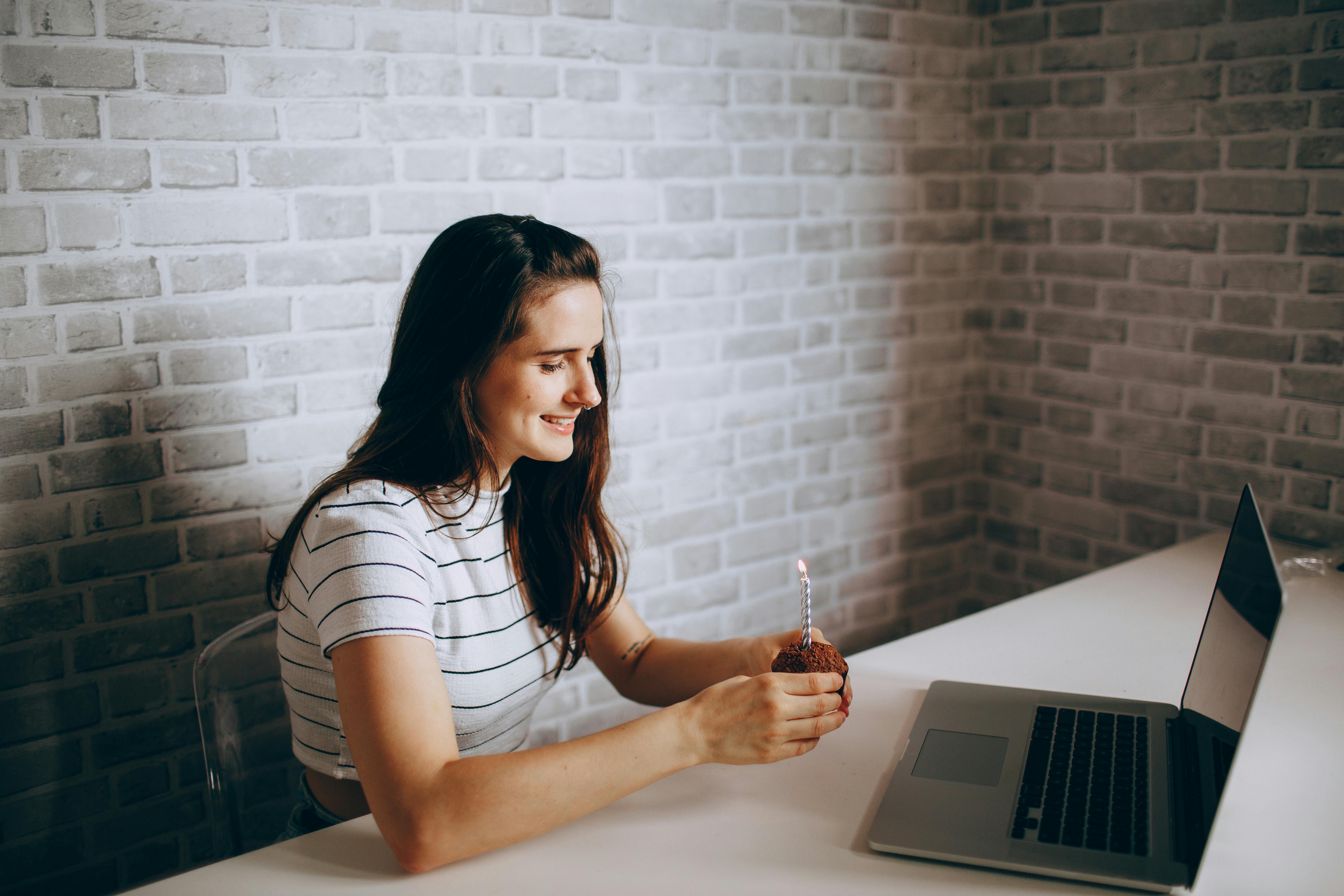 How to start an online side hustle — Photo by Helena Lopes on Pexels
