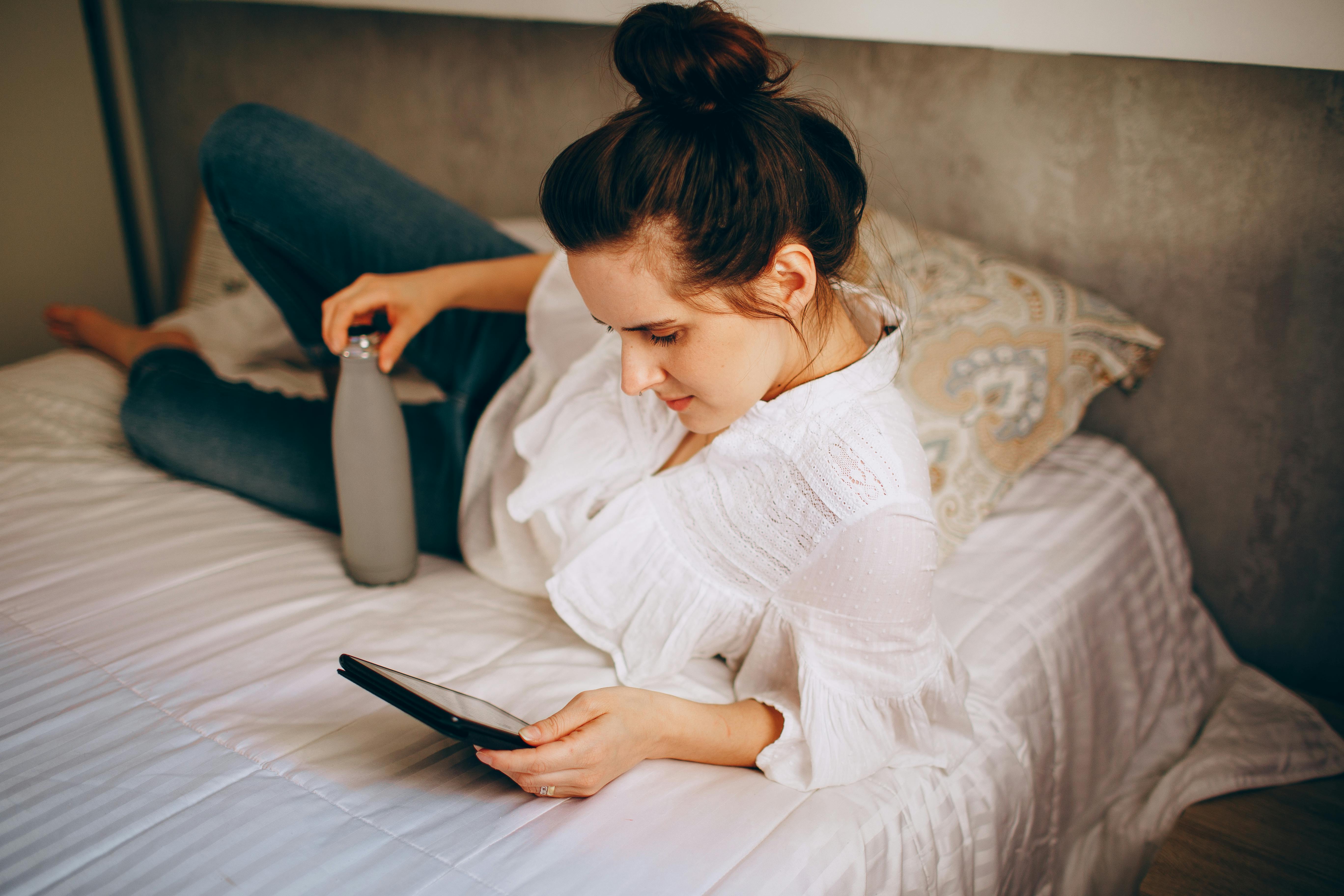 Say bye to doomscrolling, experts say these grandma hobbies and crafts are trending — Photo by Helena Lopes on Pexels