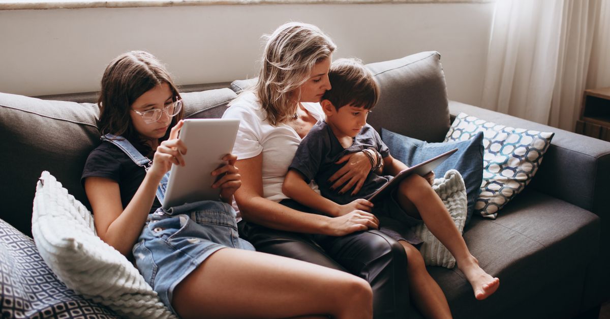Surge in Screen Time Linked to Rising Health Concerns, Experts Warn