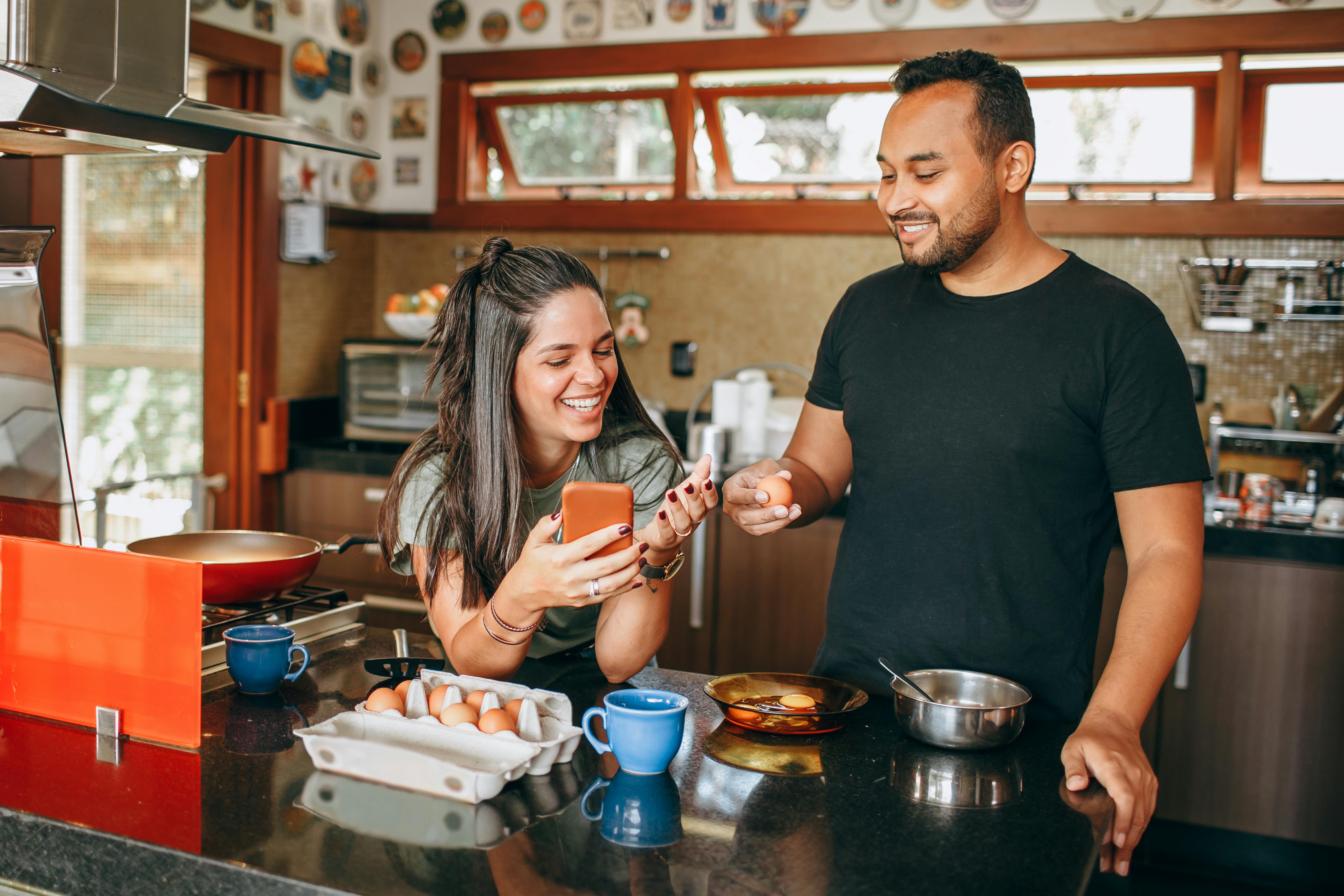 Cooking at Home vs. Dining Out: What's Better? — Photo by Helena Lopes on Pexels