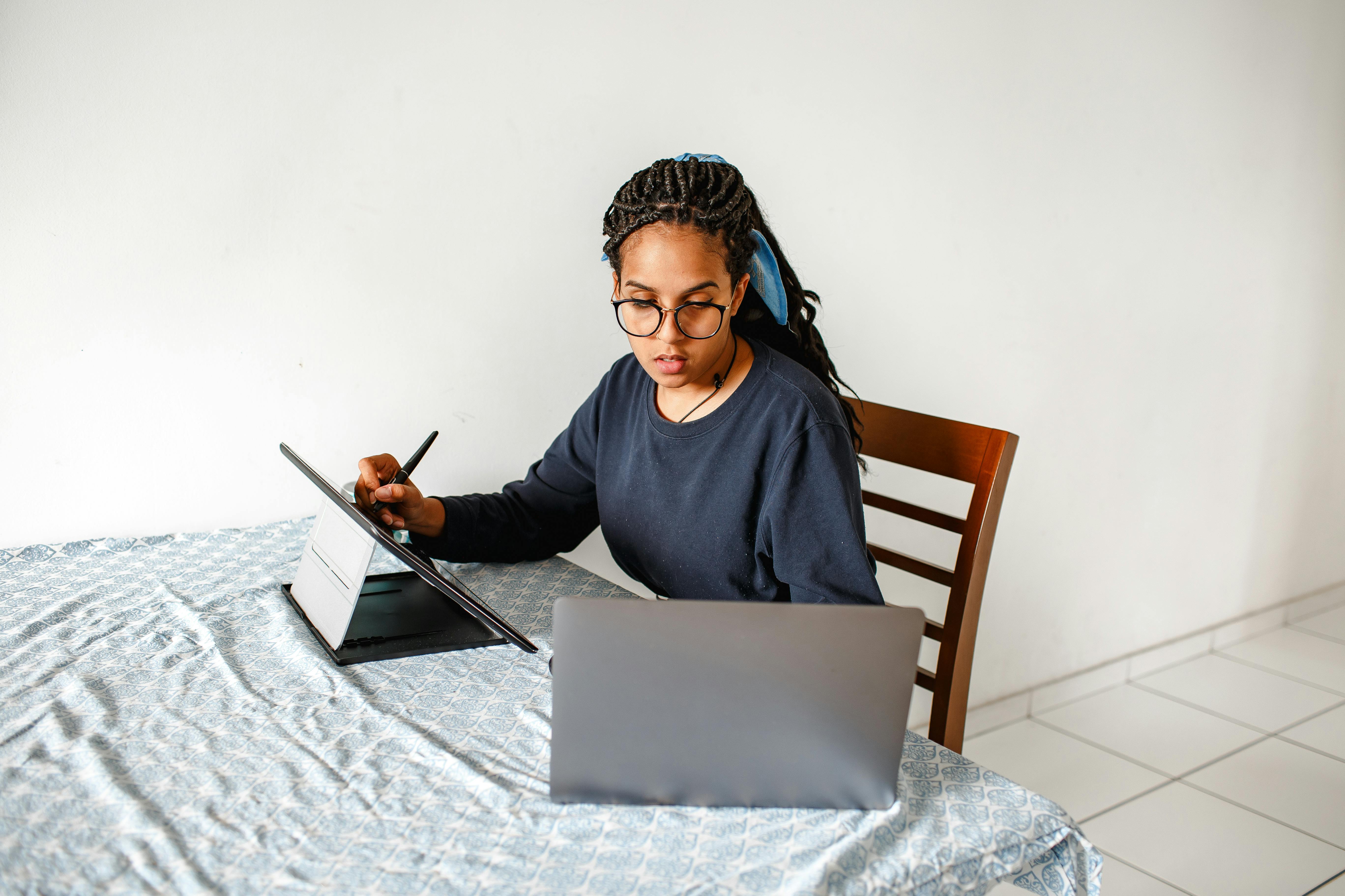 Sharpen your skills during lockdown with UN e-learning courses | United Nations Western Europe — Photo by Helena Lopes on Pex