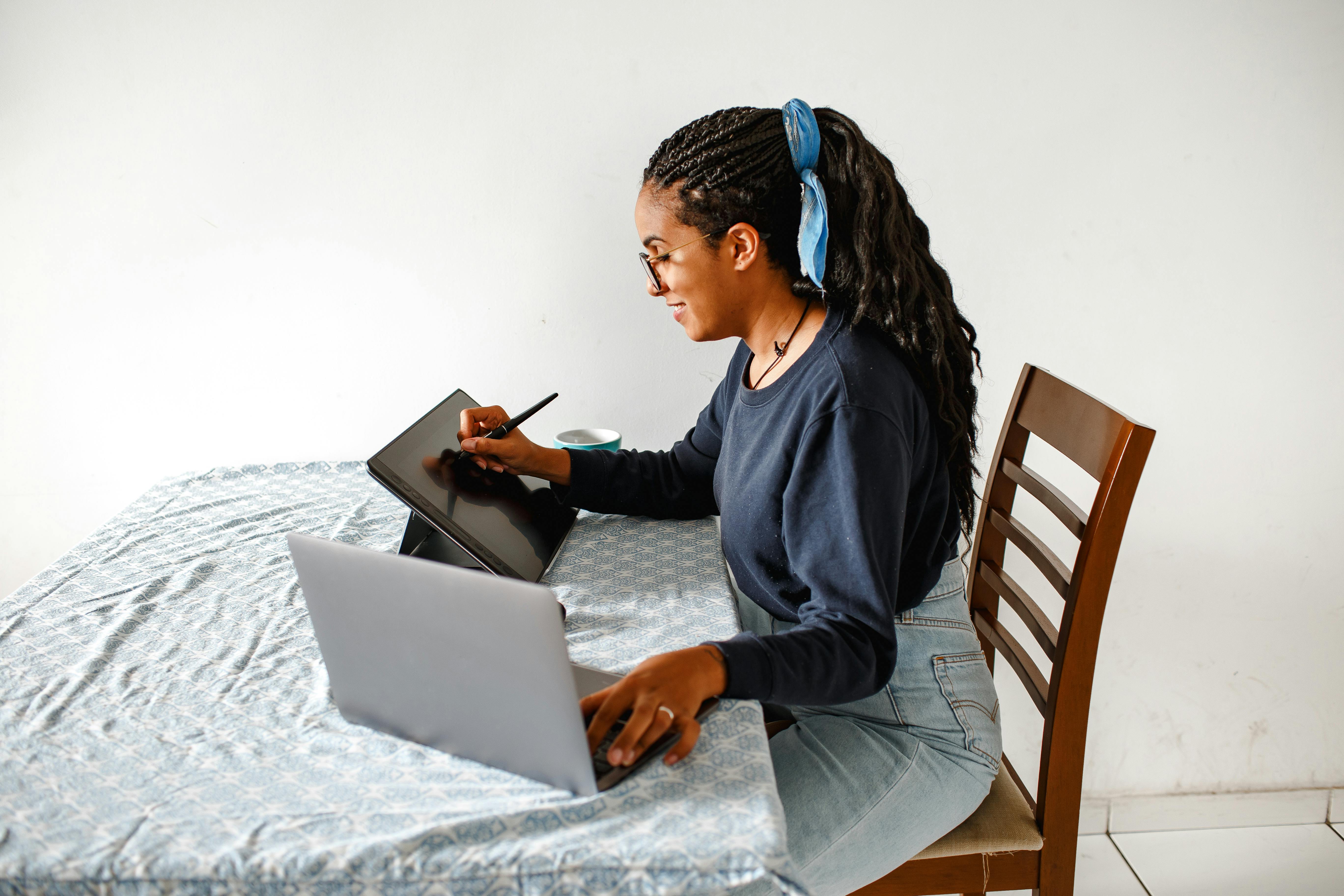 22 Side Hustle Ideas To Make Extra Money Today — Photo by Helena Lopes on Pexels