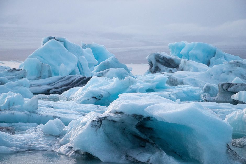 Stunning view of icebergs in Iceland, showcasing nature's winter beauty.