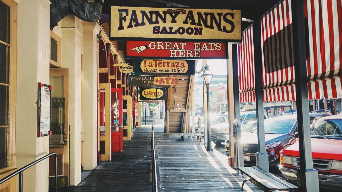 Restaurant Freebies in New Orleans, LA: Updated 2026 List for Local Winners