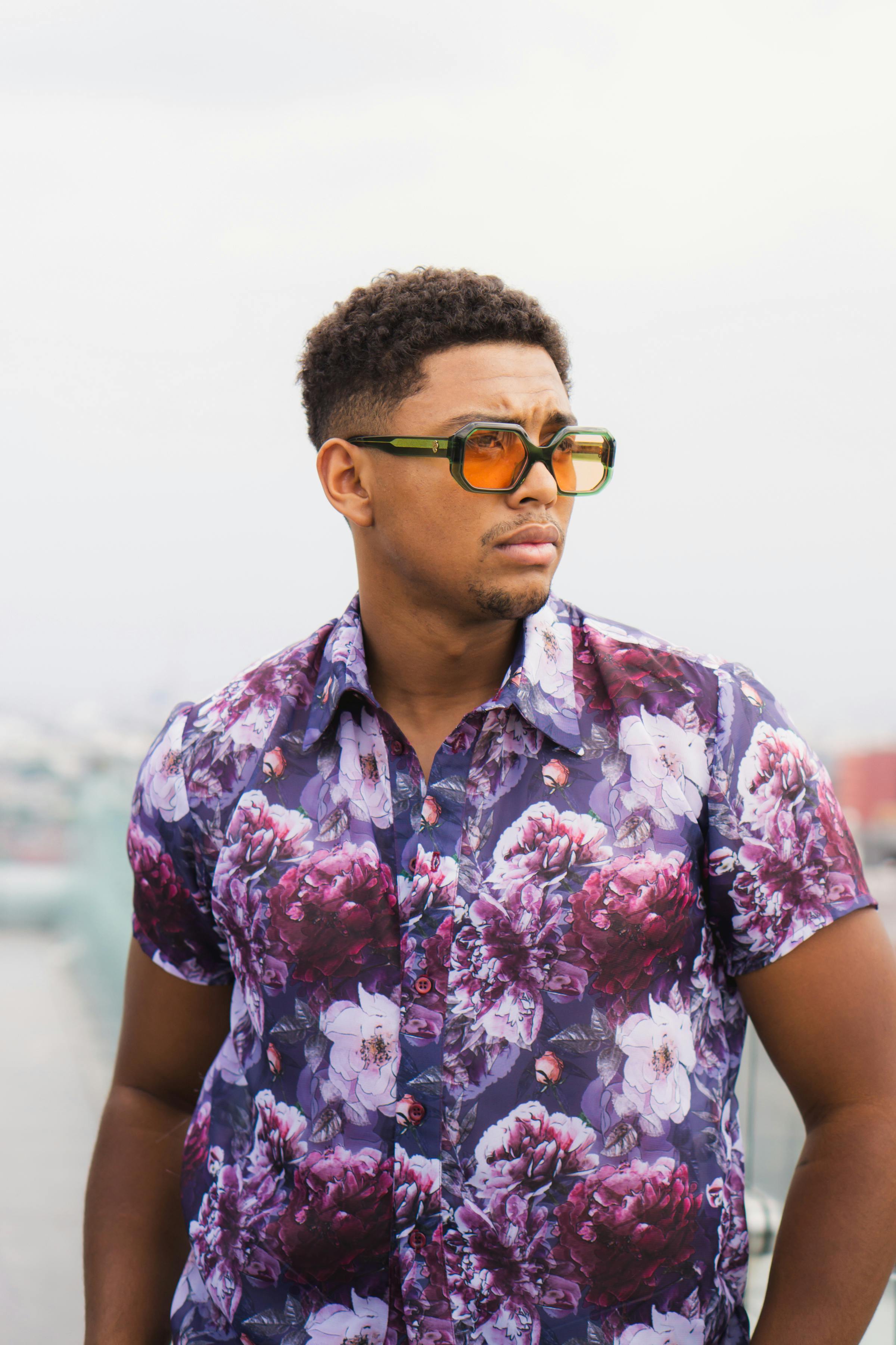 camisa morada hombre