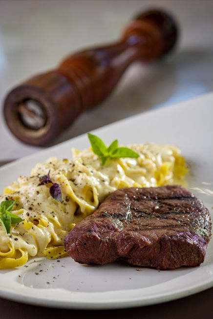 black pepper cream sauce steak