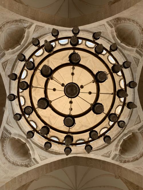 Free Intricate dome ceiling with a central vintage chandelier, showcasing geometric patterns and historical architectural design. Stock Photo