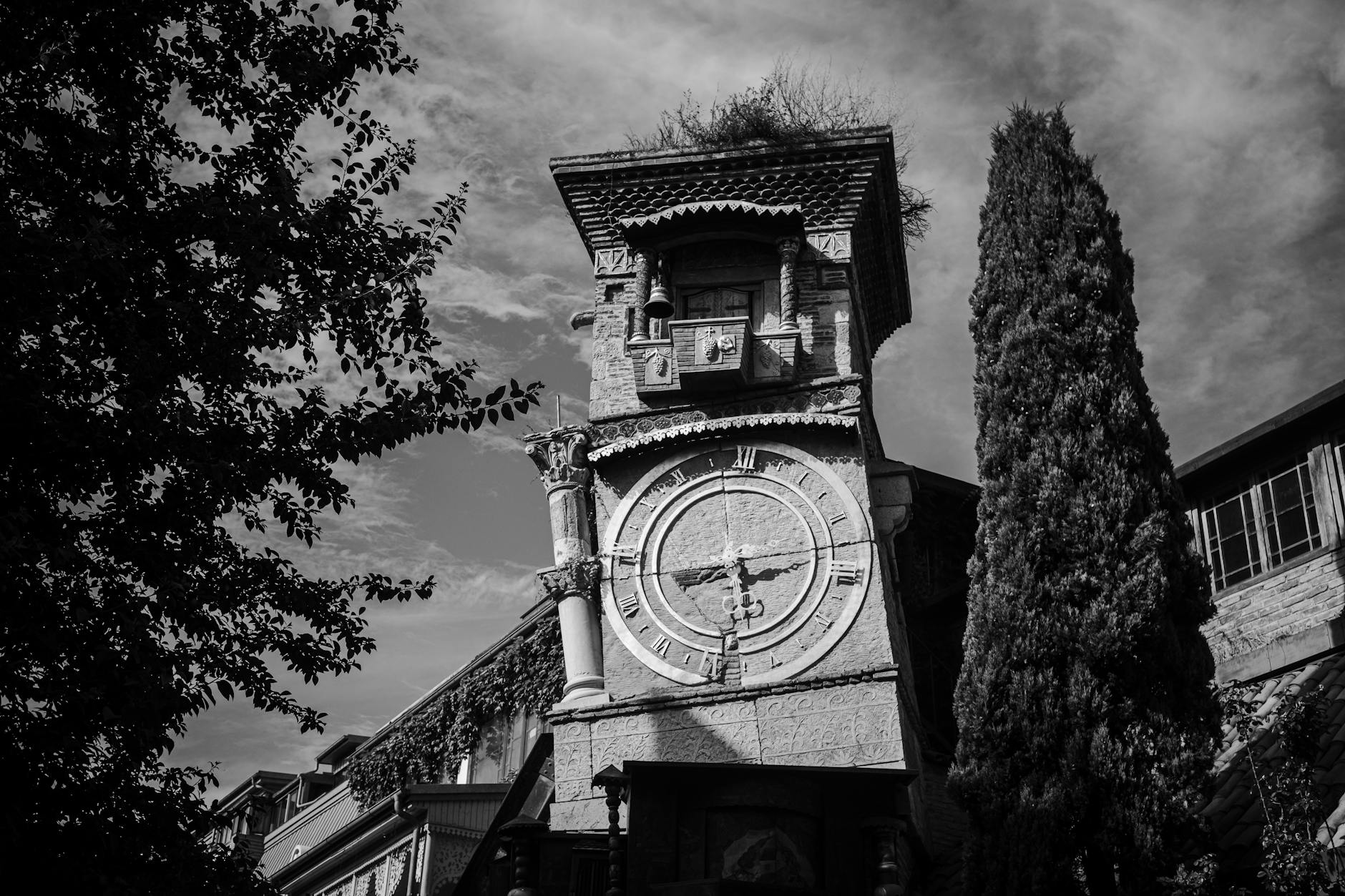 https://www.pexels.com/photo/clock-tower-of-gabriadze-theatre-in-tbilisi-27202631/