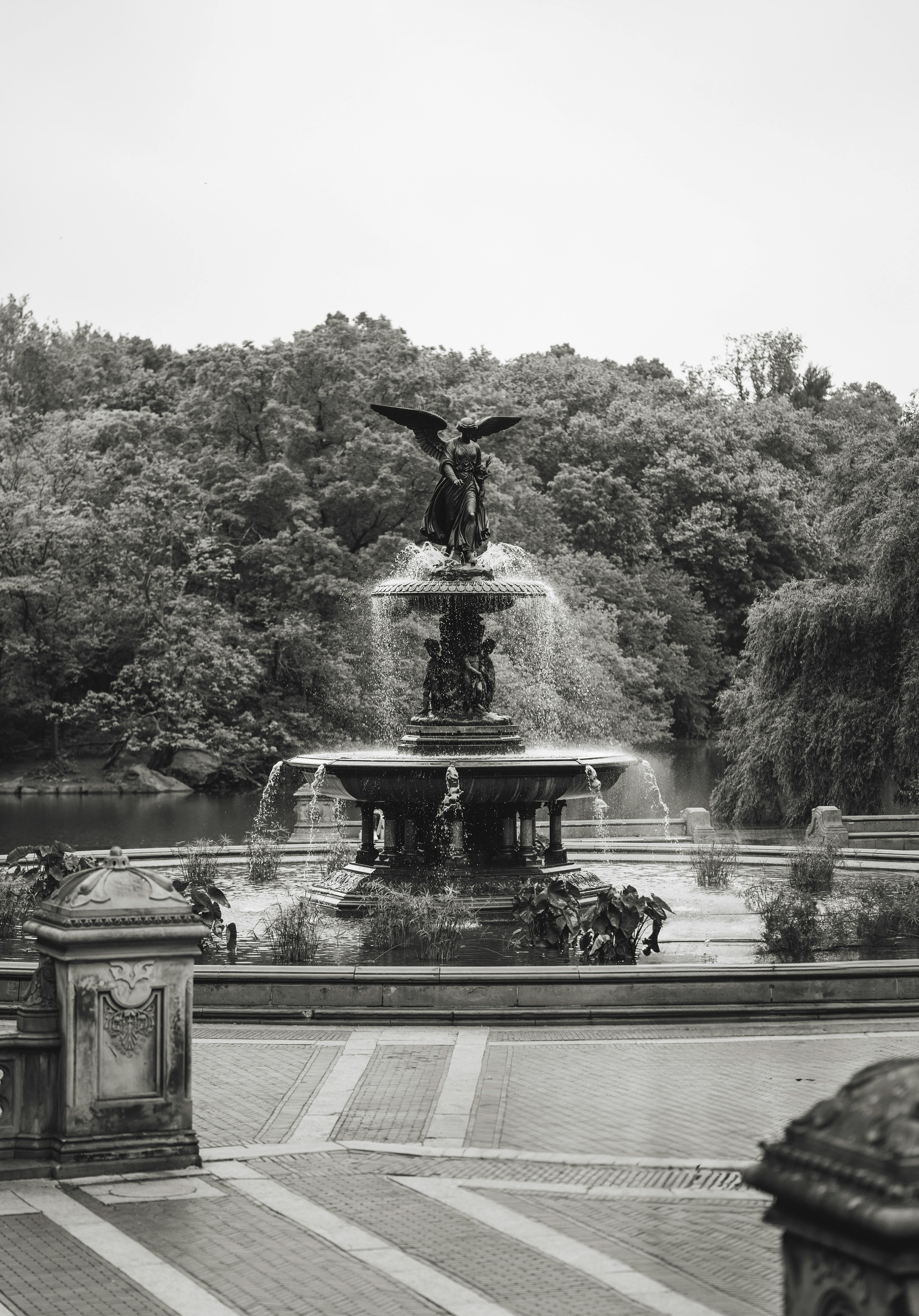 a black and white photo of a fountain