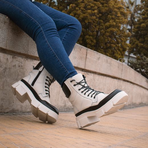 Court Prime '82 in chalk styled with denim on a concrete ledge — photo by José Martin Segura Benites on Pexels