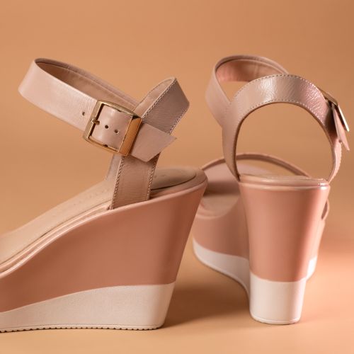 Free Stylish beige wedge sandals with an elegant design showcased on a neutral backdrop. Stock Photo