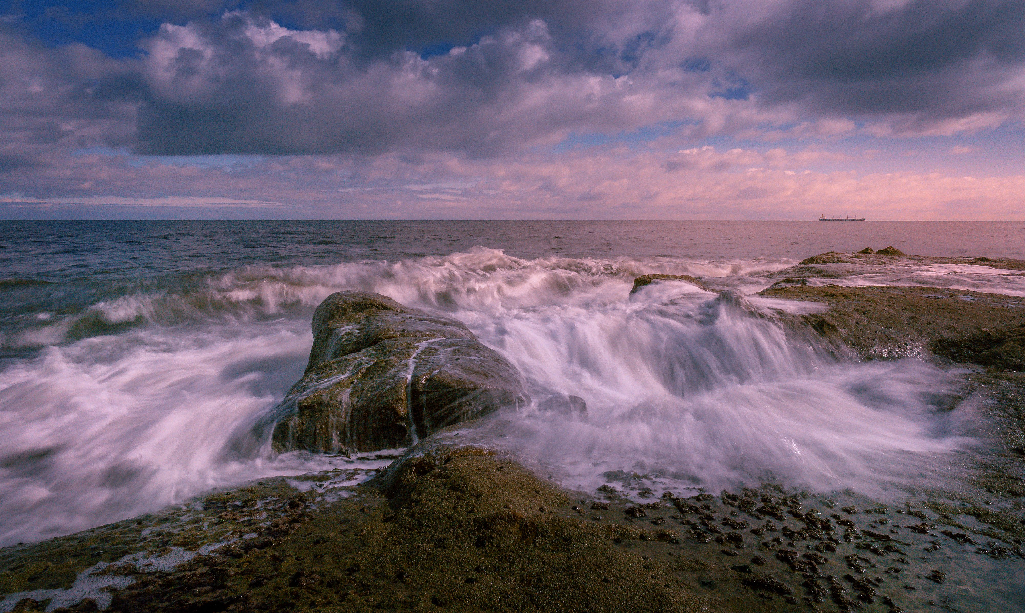 How to catch clean horizon lines from a moving shoreline path — which f-stop works best for long exposure?