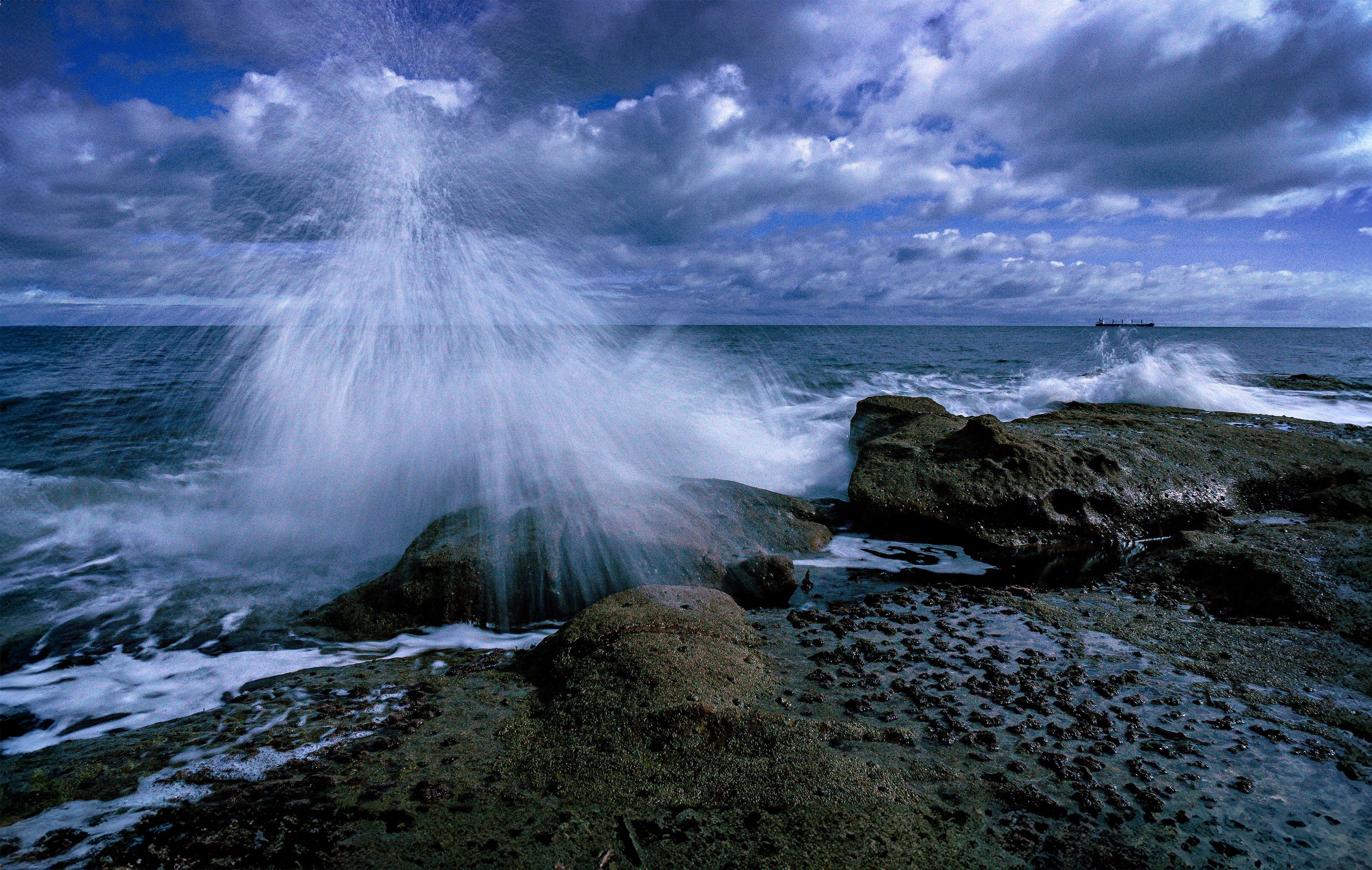 Sea Waves Splashing on the Rocks · Free Stock Photo