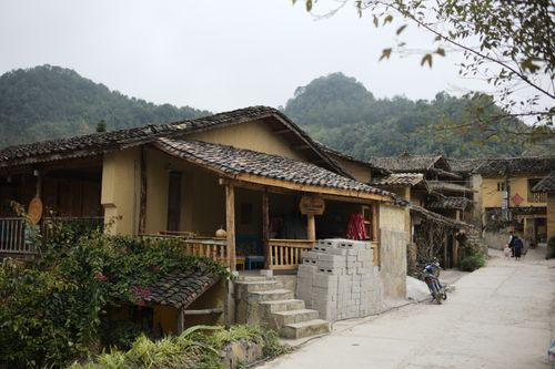 Free Scenic view of traditional houses in idyllic Ha Giang, Vietnam, nestled among mountains. Stock Photo