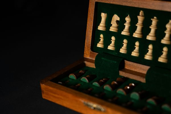 Portable chess set