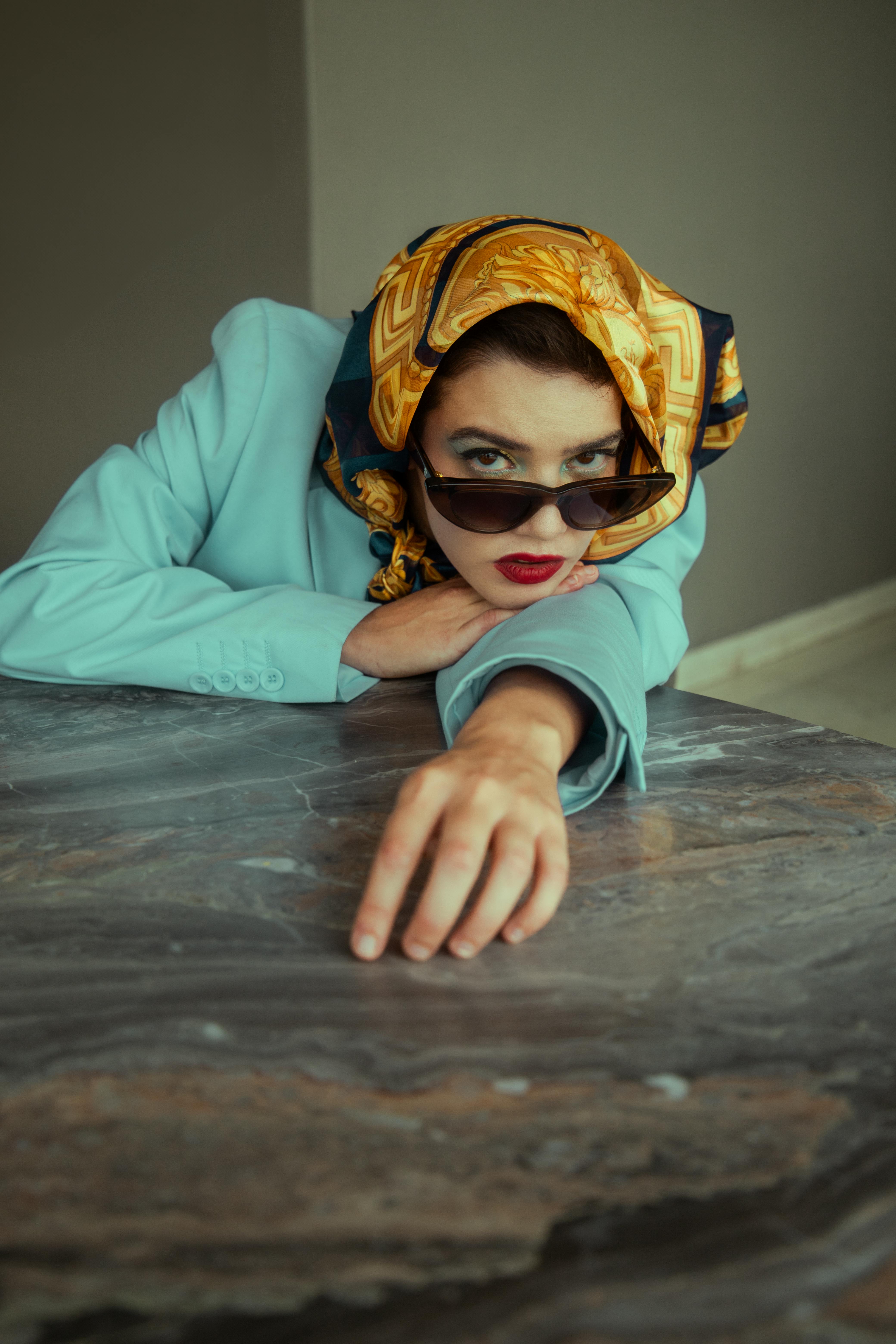 Ücretsiz ahşap iskele, bağbozumu, başörtü içeren Ücretsiz stok fotoğraf Stok Fotoğraflar