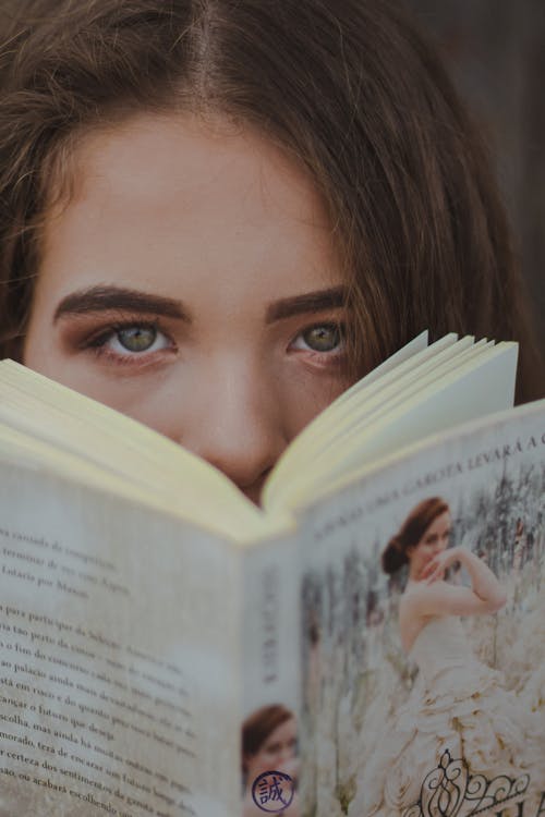 Ingyenes stockfotó álló kép, gyönyörű szemek, könyv témában