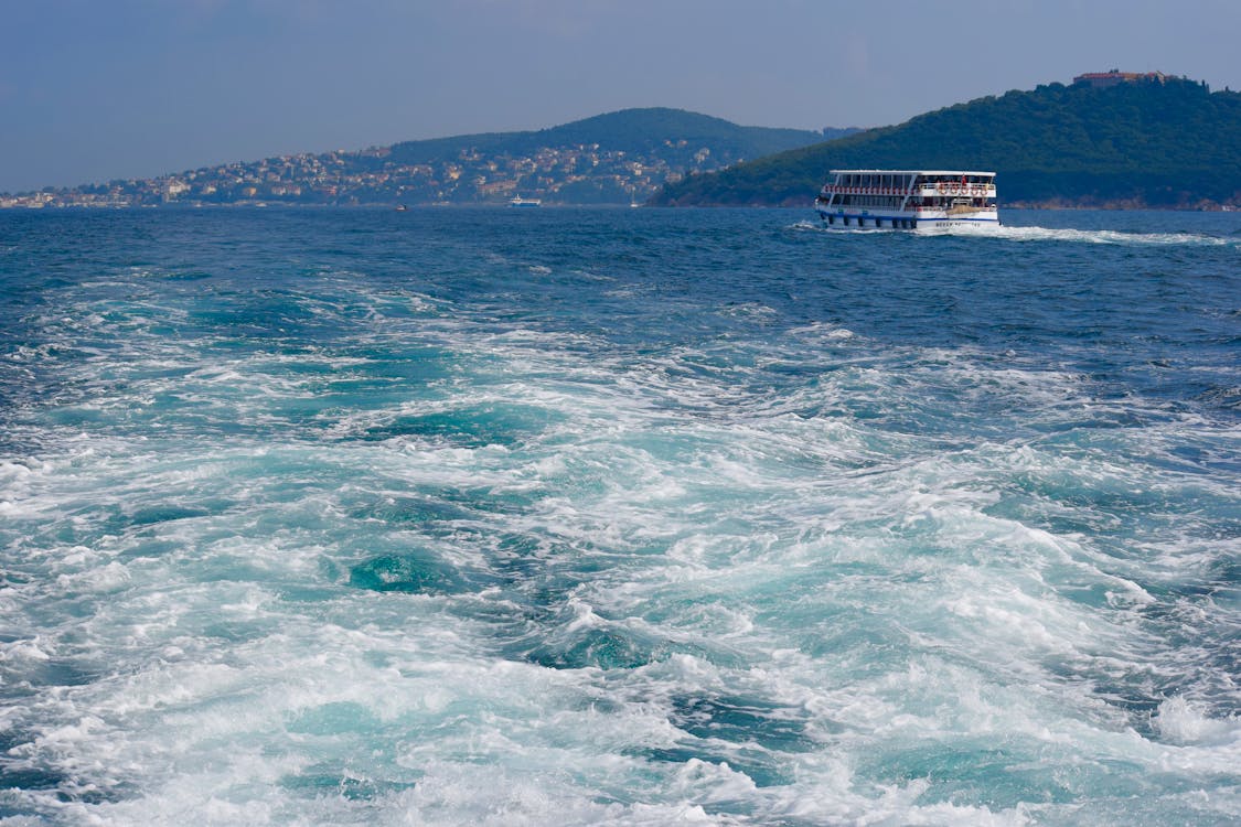 Free stock photo of cruise ship, on bosphorus