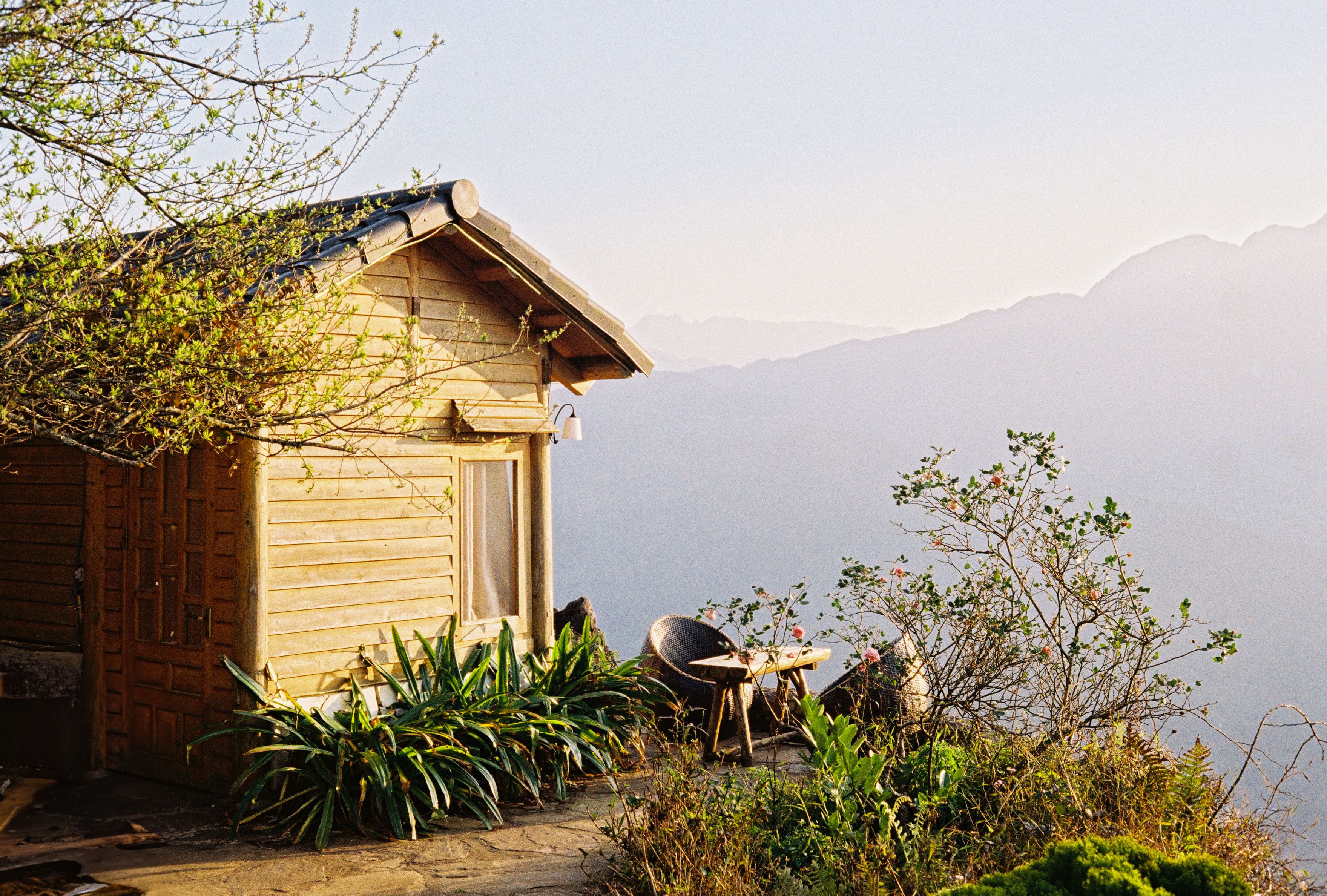 Wooden Cottage on Top of the Mountain · Free Stock Photo