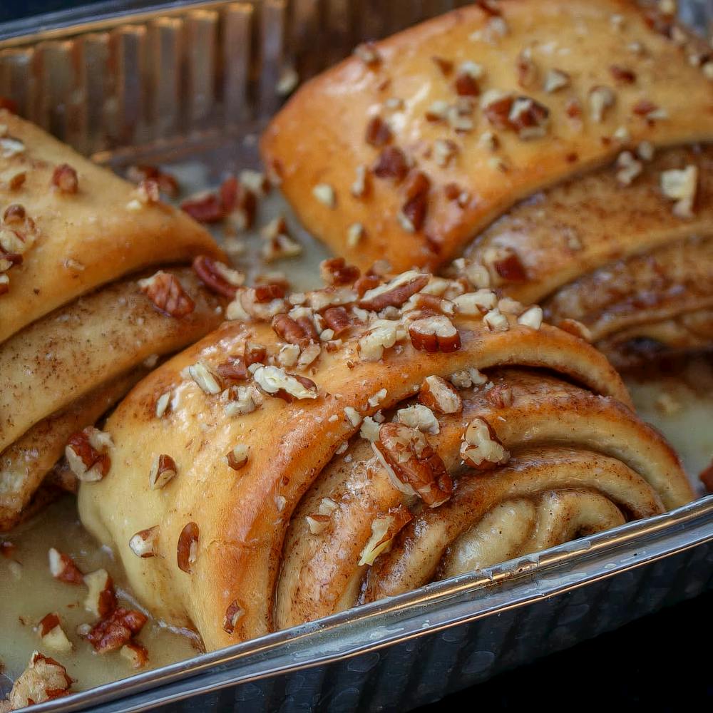 Maple Pecan Cinnamon Roll Bread