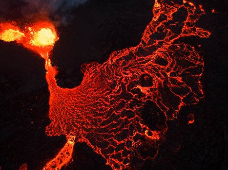 火山喷发有哪三种类型？详解其特点与形成机制
