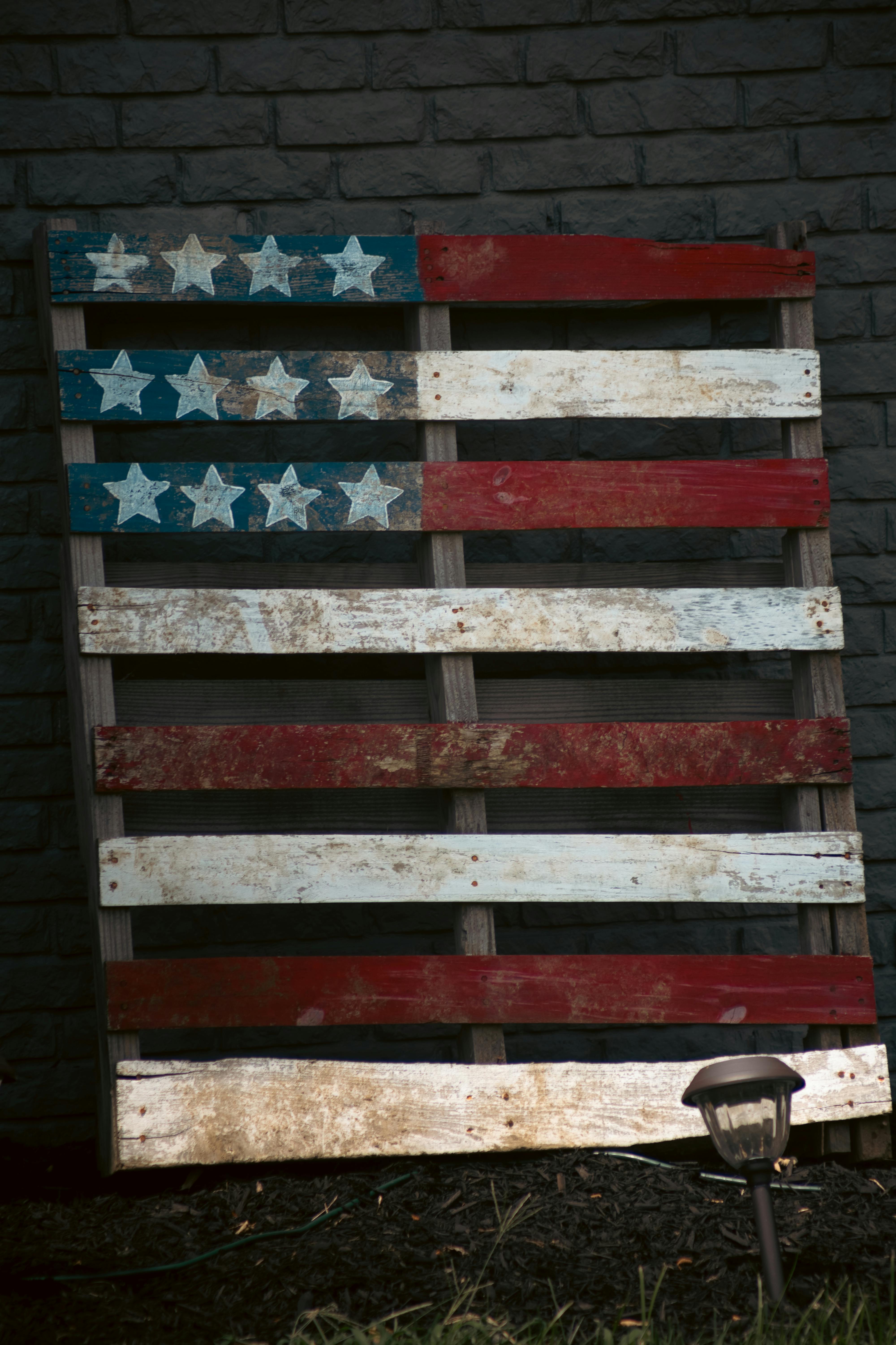 Upcycling-Do-it-yourself: Ein einzigartiges Wandregal aus Gebrauchtem - Vergleich