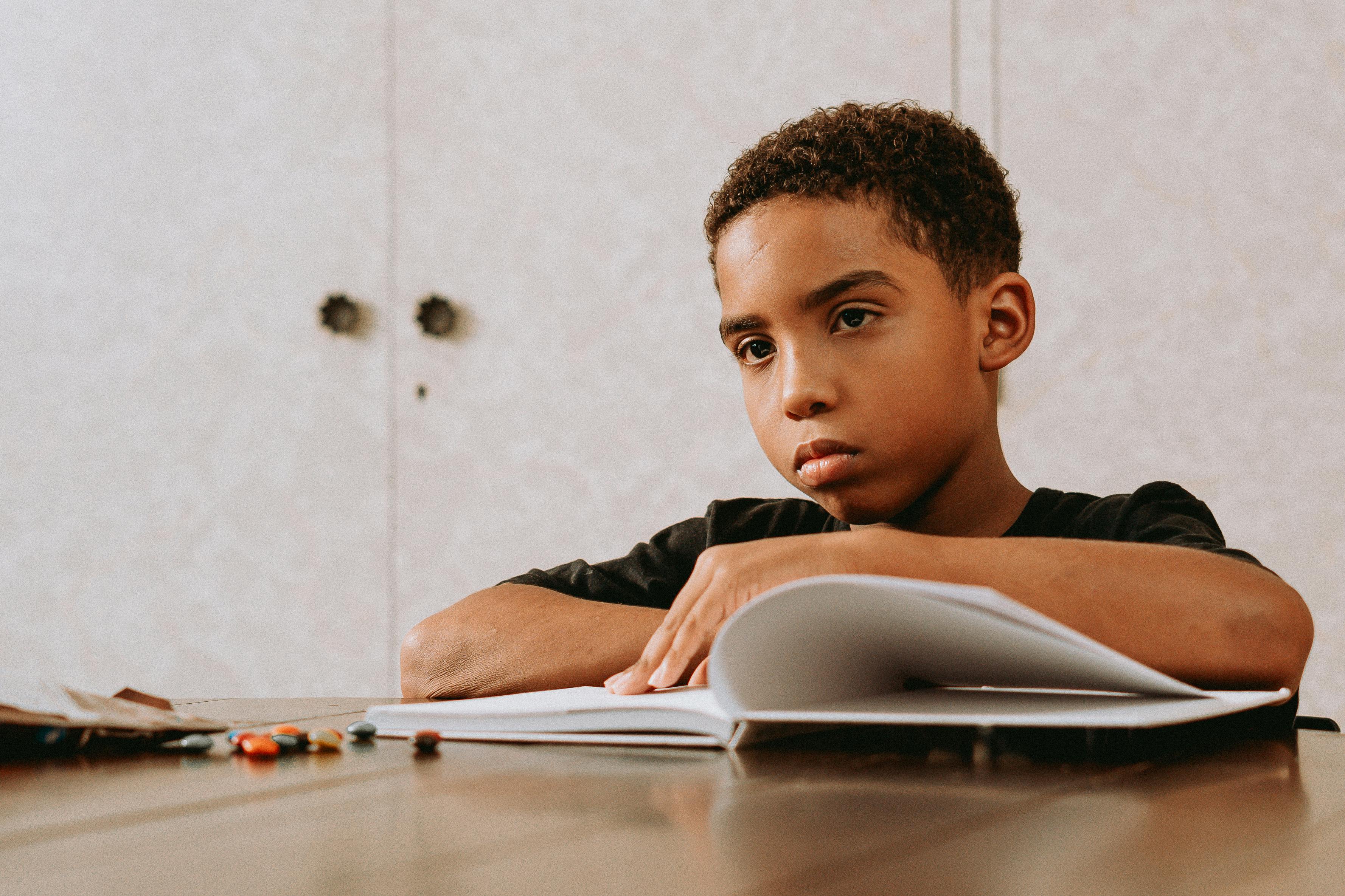 Teens Are Struggling With Literacy Skills, Says College Prep Expert — Photo by SAULO LEITE on Pexels