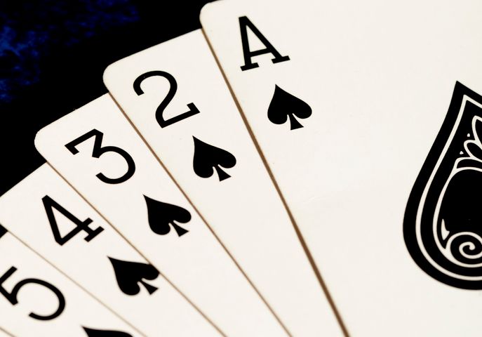 Online Casino: Spielautomaten und Live-Spiele im Überblick