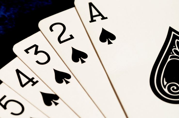 Online Casino: Spielautomaten und Live-Spiele im Überblick
