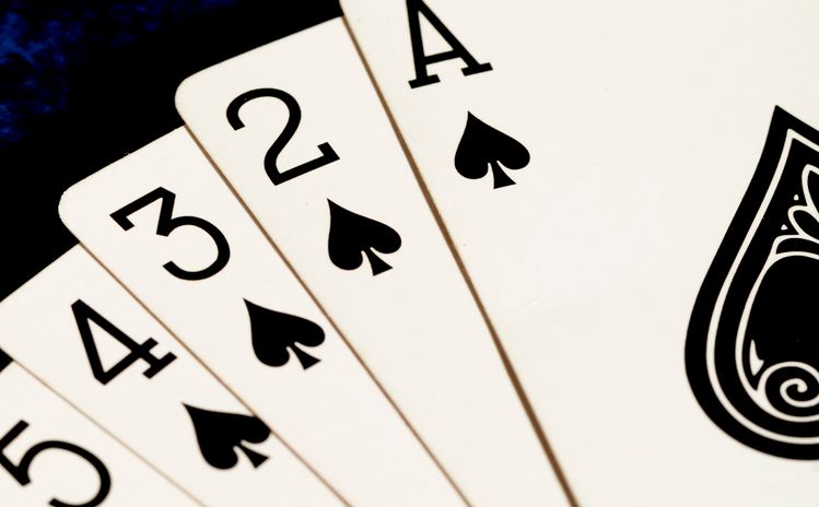 Online Casino: Spielautomaten und Live-Spiele im Überblick