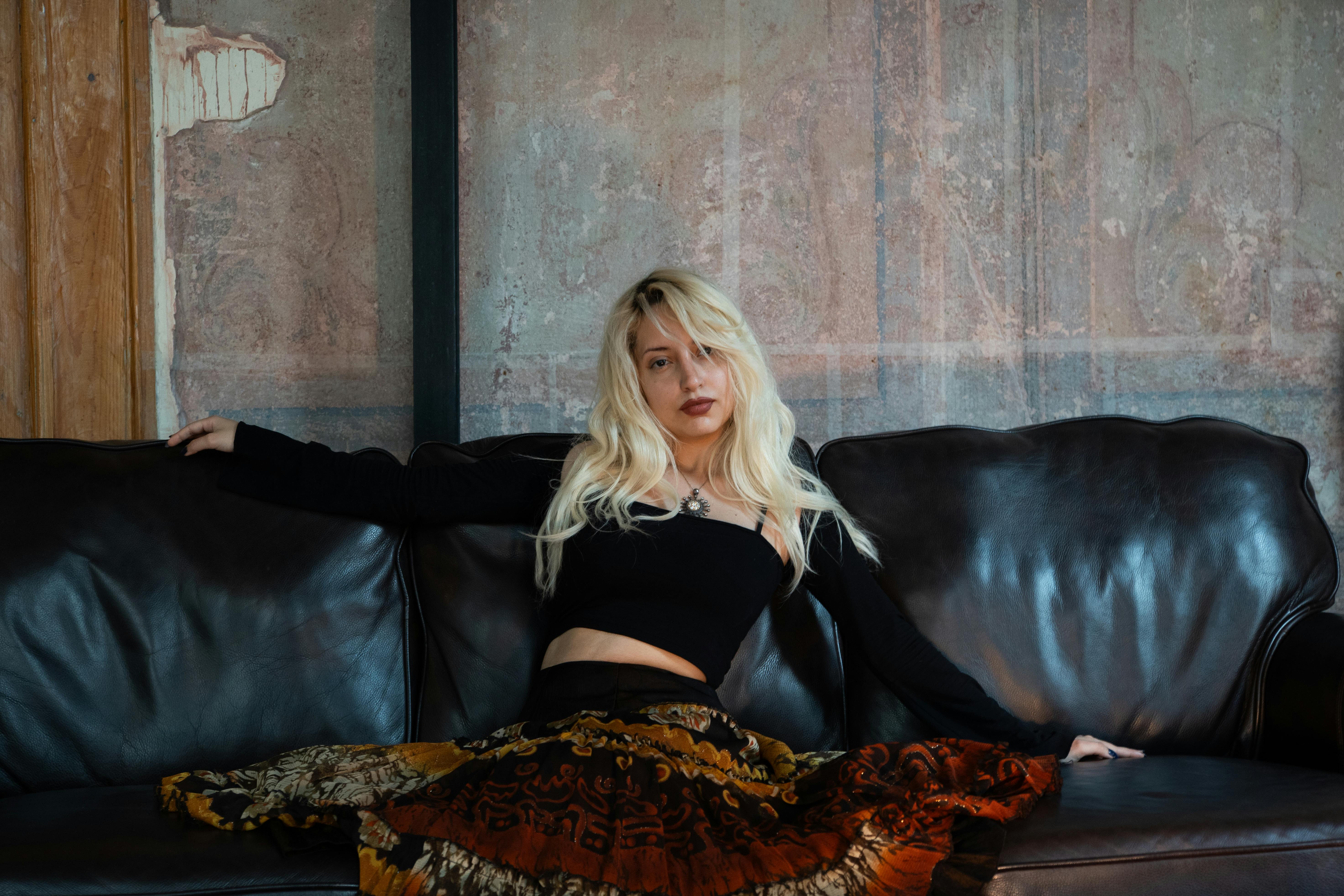 From vintage tops to maxi skirts, build your summer wardrobe with these it girl fashion trends — Photo by Eyüpcan Timur on Pe