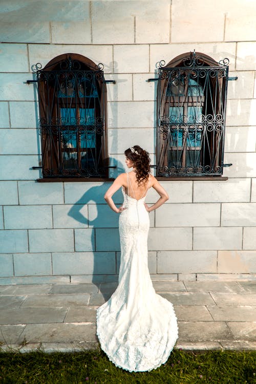 Free Woman Standing in Front of Wall Stock Photo