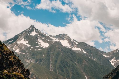 Free Stunning view of snow-capped alpine mountains under a clear blue sky, perfect for adventure and travel imagery. Stock Photo